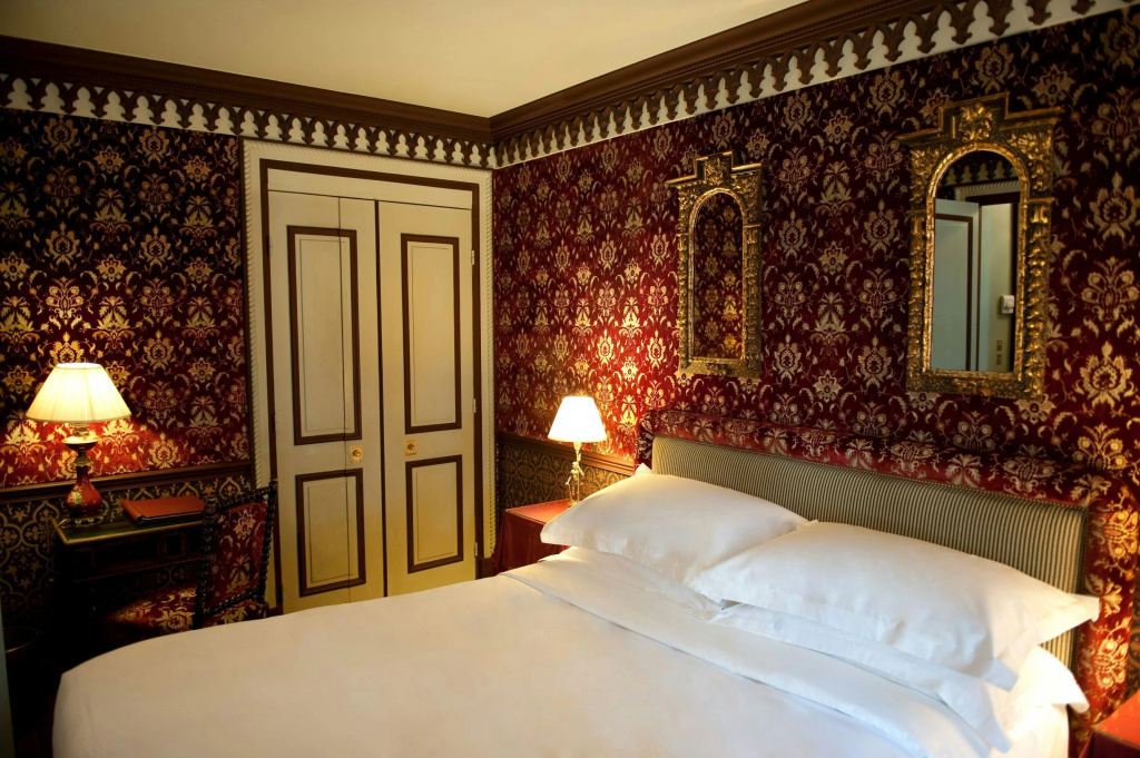 L'Hotel 13