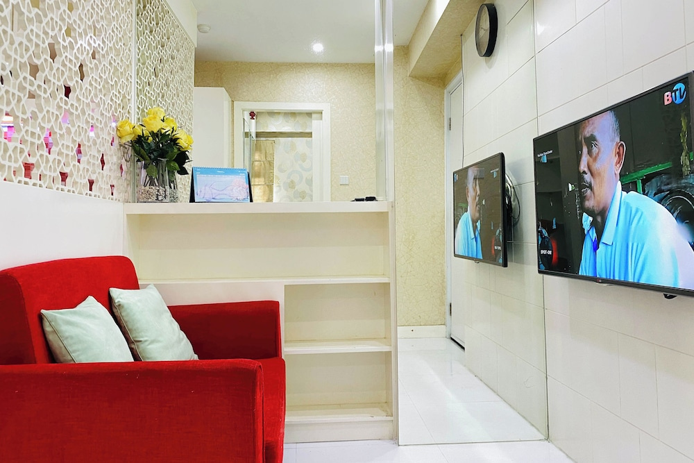 Vibrant Look 2Br At Apartment Green Pramuka City