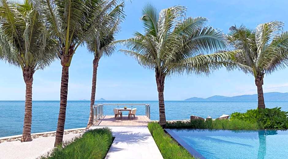 Вилла с бассейном с 4 комнатами oceanfront в Villa Le Corail, A Gran Melia Hotel
