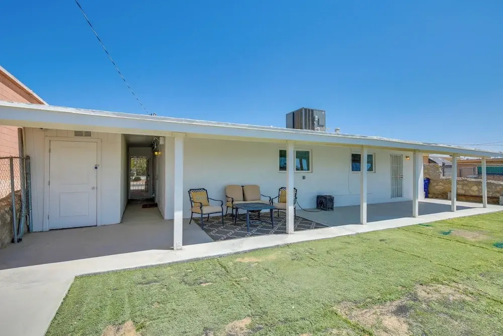 El Paso Home ~ 2 Mi to University Medical Center!