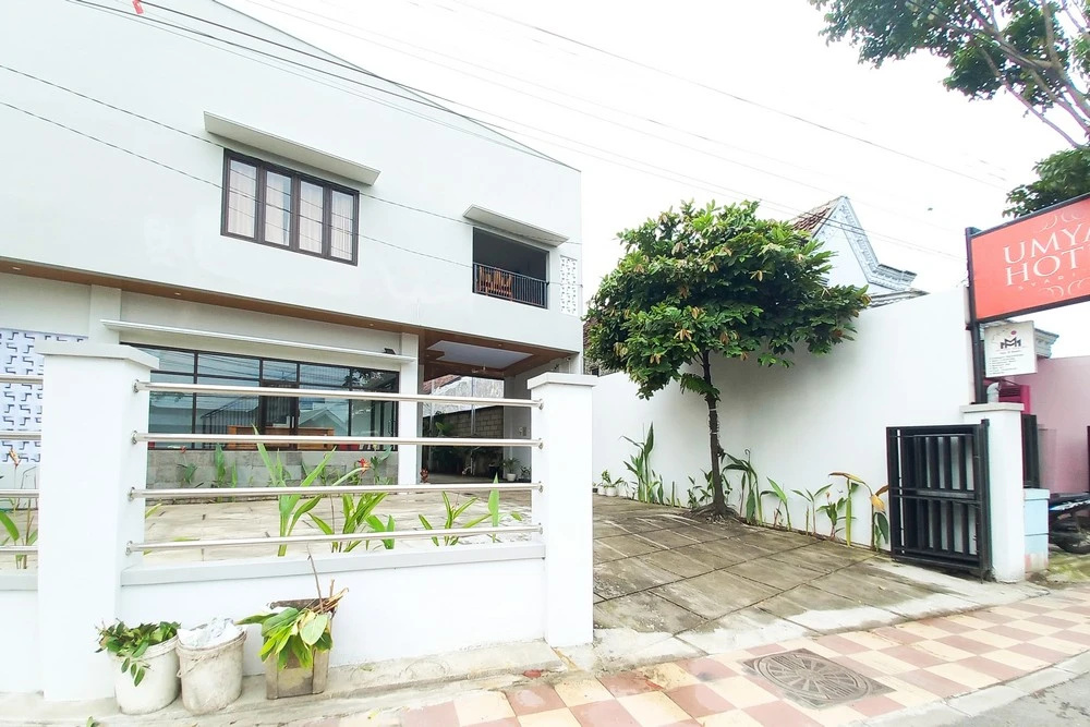 RedDoorz Plus Syariah @ Umyas Hotel near Terminal Anjuk Ladang Nganjuk