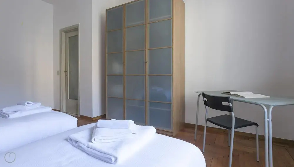 4 Bedrooms Apartment
