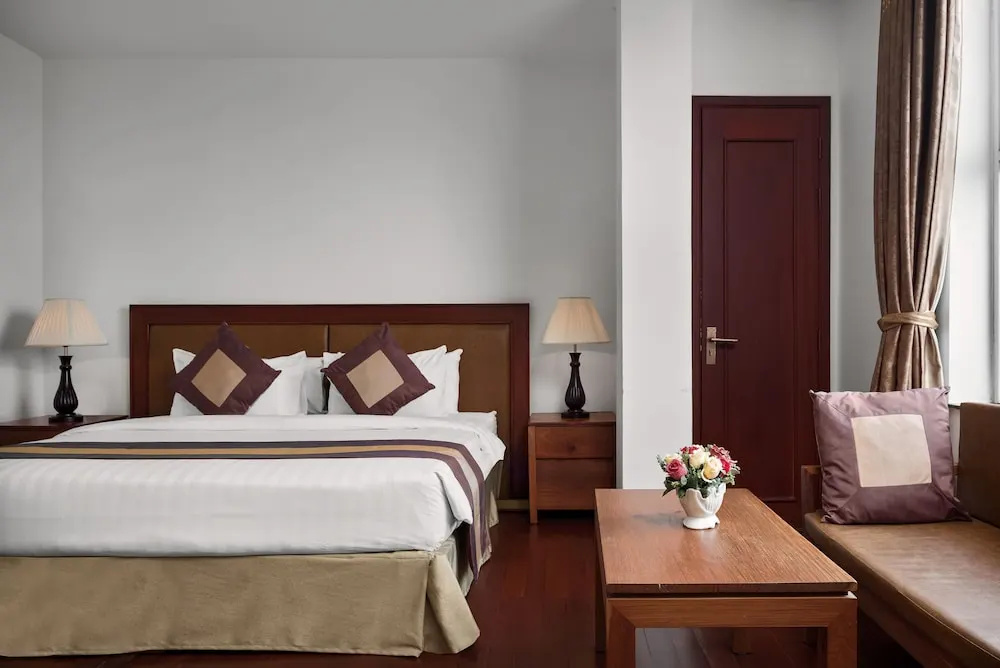 Deluxe Double room with city view (full double bed)