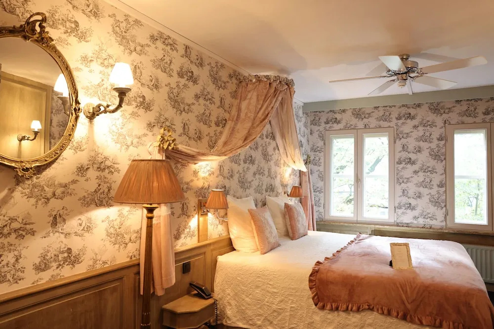 Grand room
