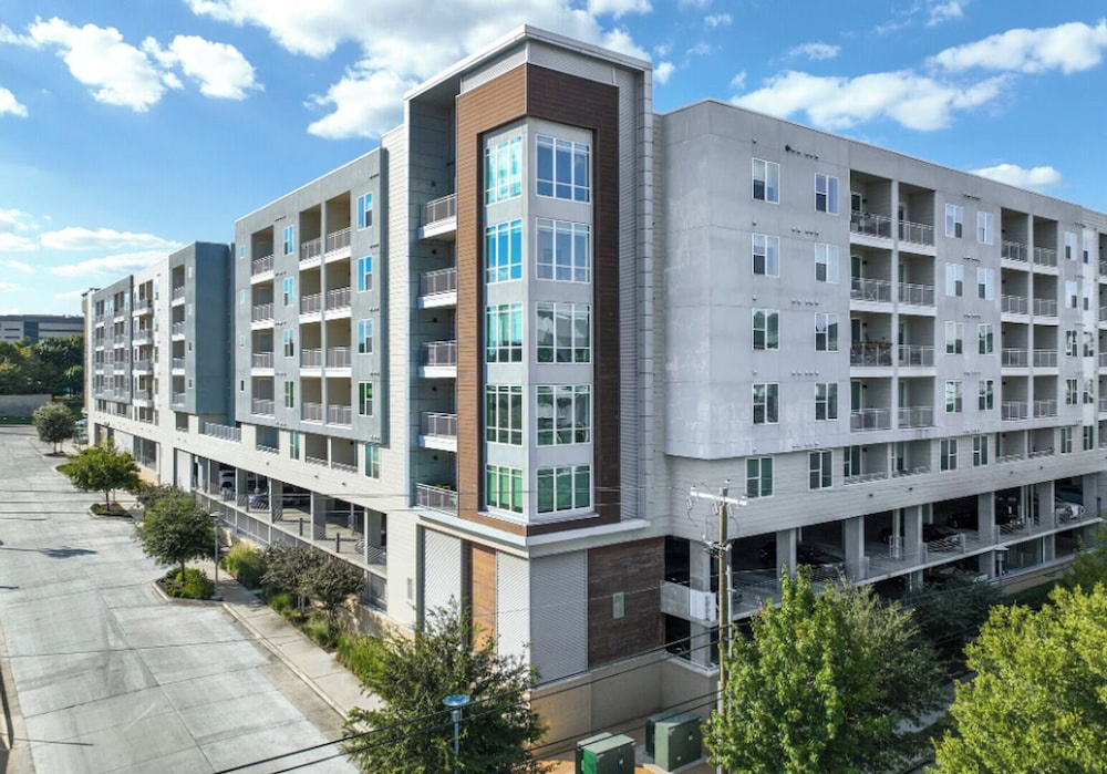 Landing Apartments Fort Worth near Cultural District