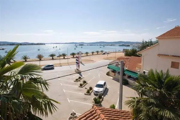 Beach & Waterfront