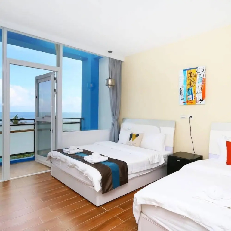 Standard Triple room with ocean view