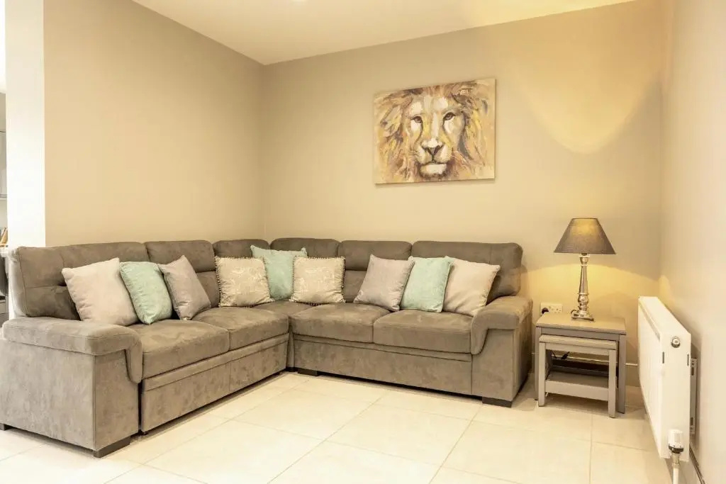 The View Apartment 2, Newry - Luxury Open Plan Apartment with City Views