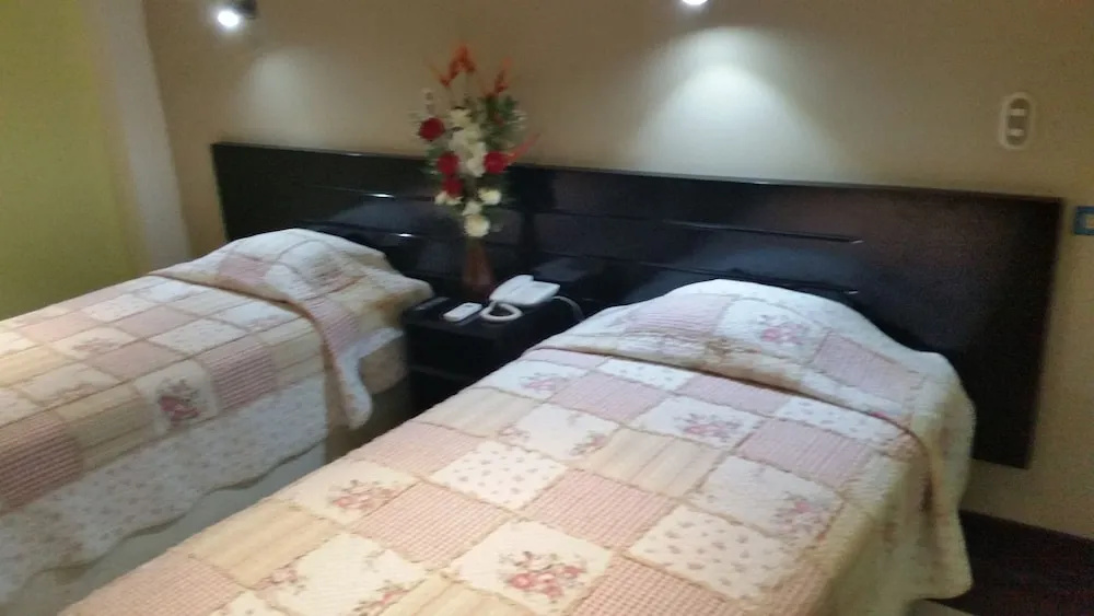 Ari's Hotel III - Chambres