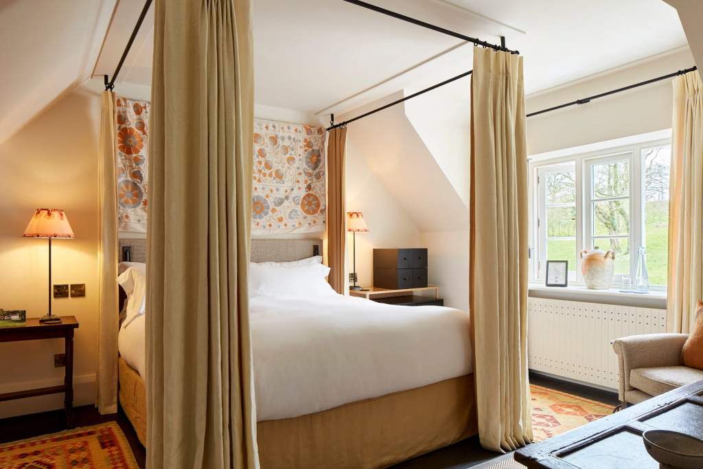 Classic Double room (full double bed)