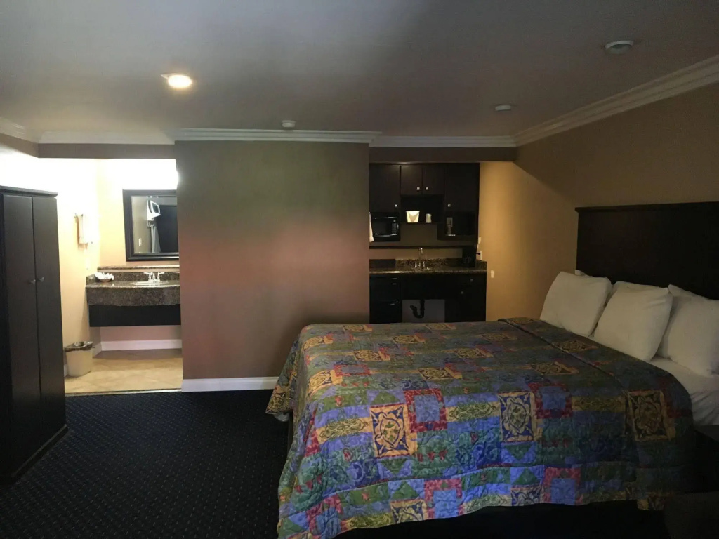 Garden Inn & Suites — фото