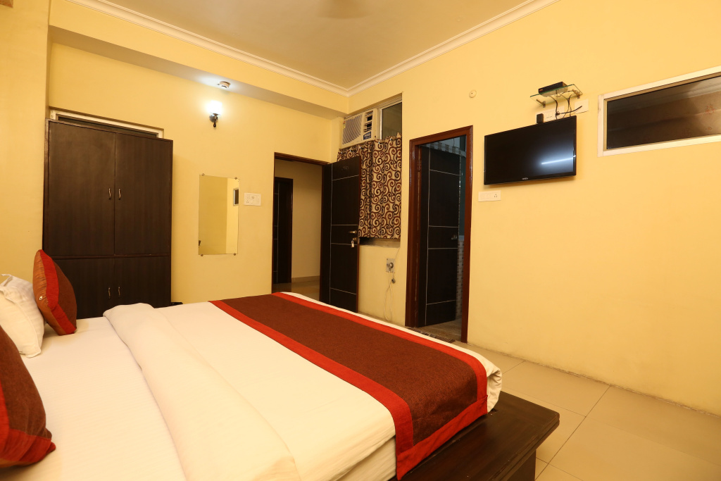 Deluxe Double room (full double bed)
