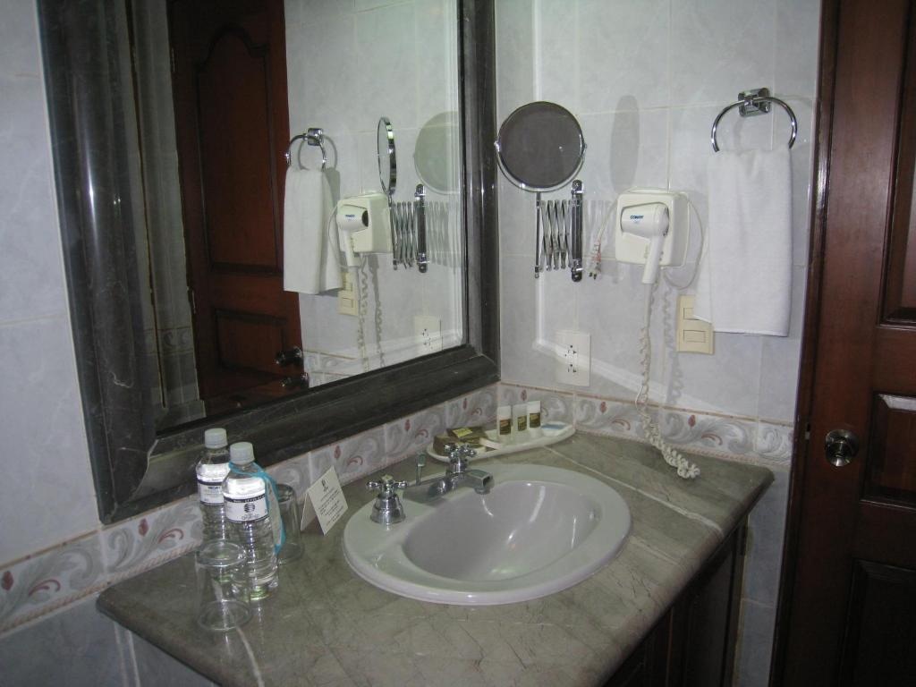 Standard Twin room (twin beds) — room photo 3
