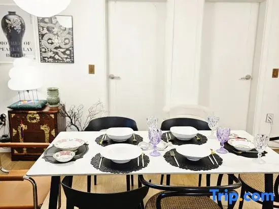 8 minutes away from Chungmuro Station, hill location,Breakfast for more than five nights