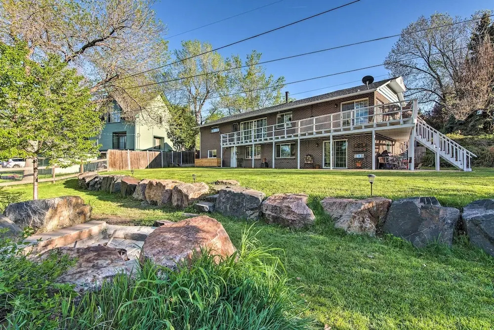 11 Mi to Denver Zoo: Lakewood Studio w/ Fire Pit!