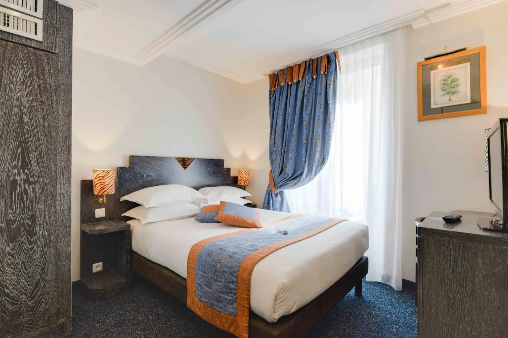 Double room (full double bed)