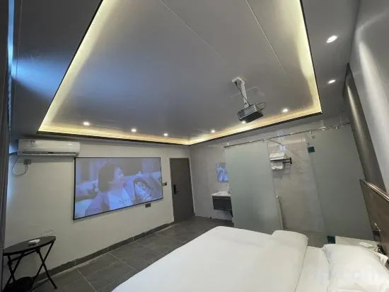 Moon Island Light Luxury Homestay (Haikou University of Economics) in Haikou