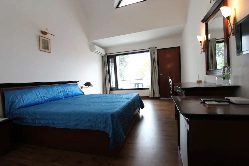 Deluxe Double room (full double bed)