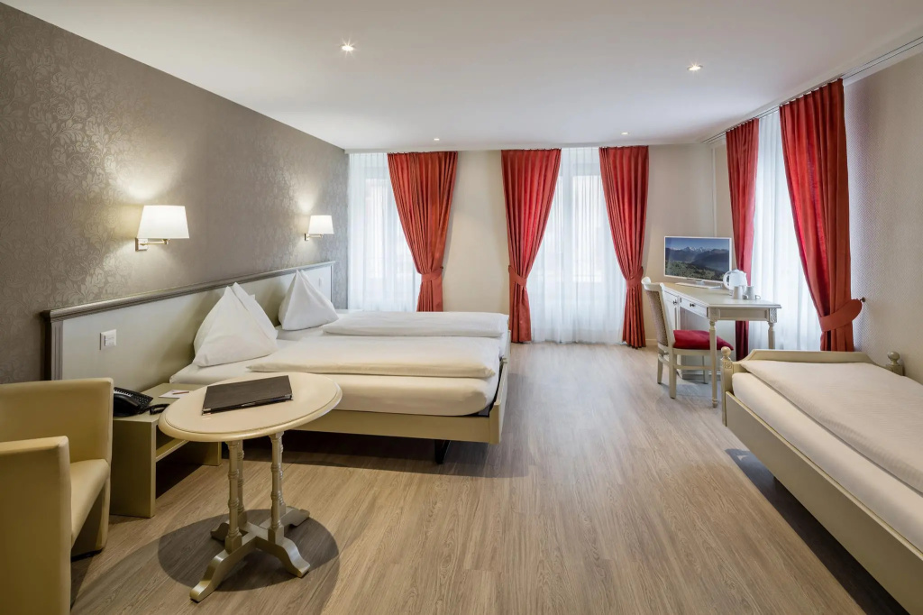 Standard Triple room