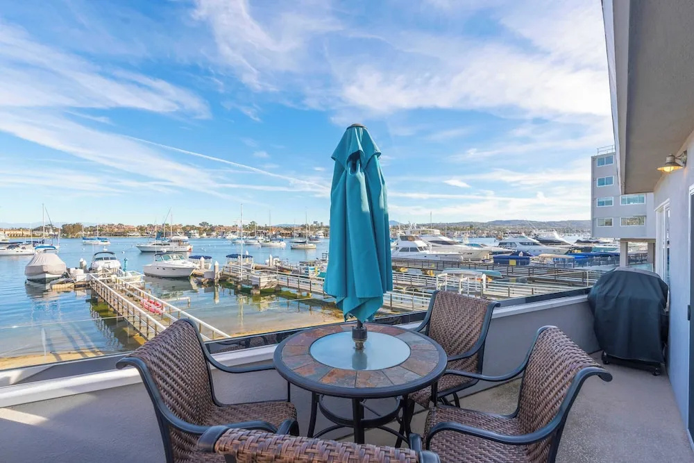 Stylish Newport Condos w/ Dock Access, Walk to Balboa Fun Zone and Beach