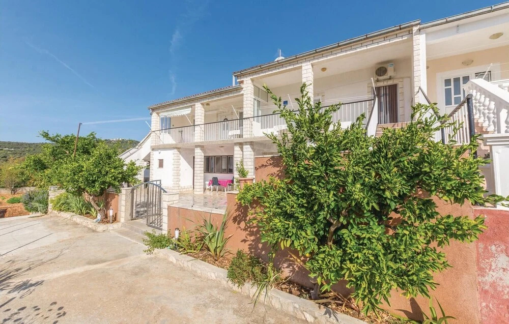 Amazing Home in Vinisce With Wifi and 2 Bedrooms