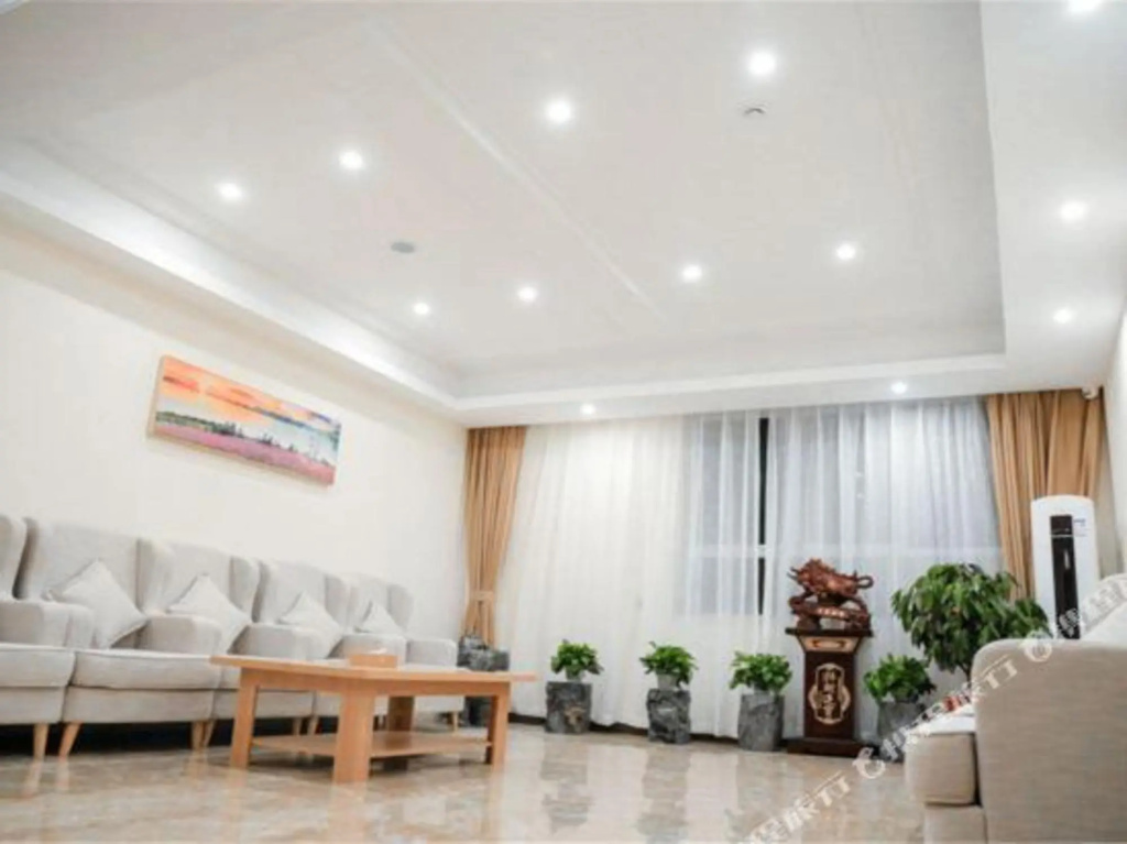 Vienna Hotel (Baoding Gaobeidian Baigou New City, Aerospace Hospital Friendship Road Branch)