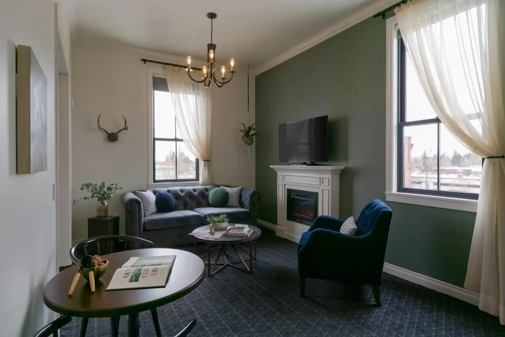 Superior Double Suite (full double bed)