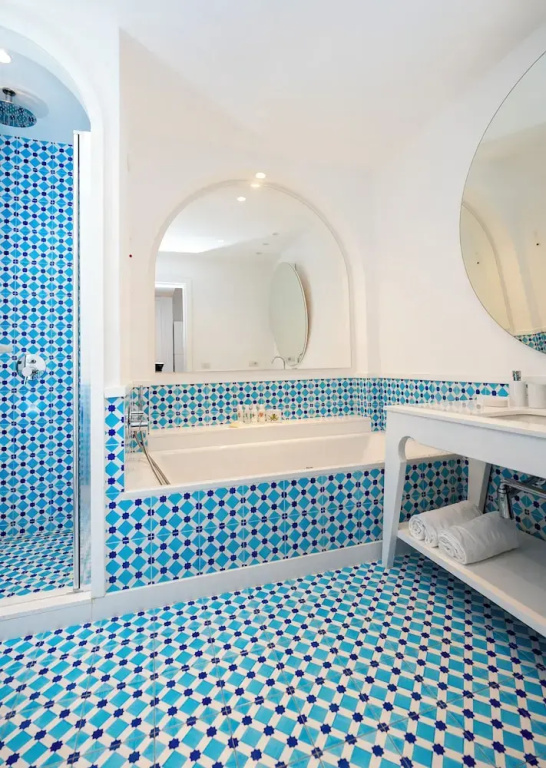 Deluxe Double room with sea view (full double bed)