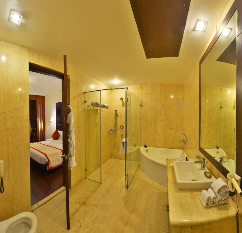 Double Suite with pool view full double bed