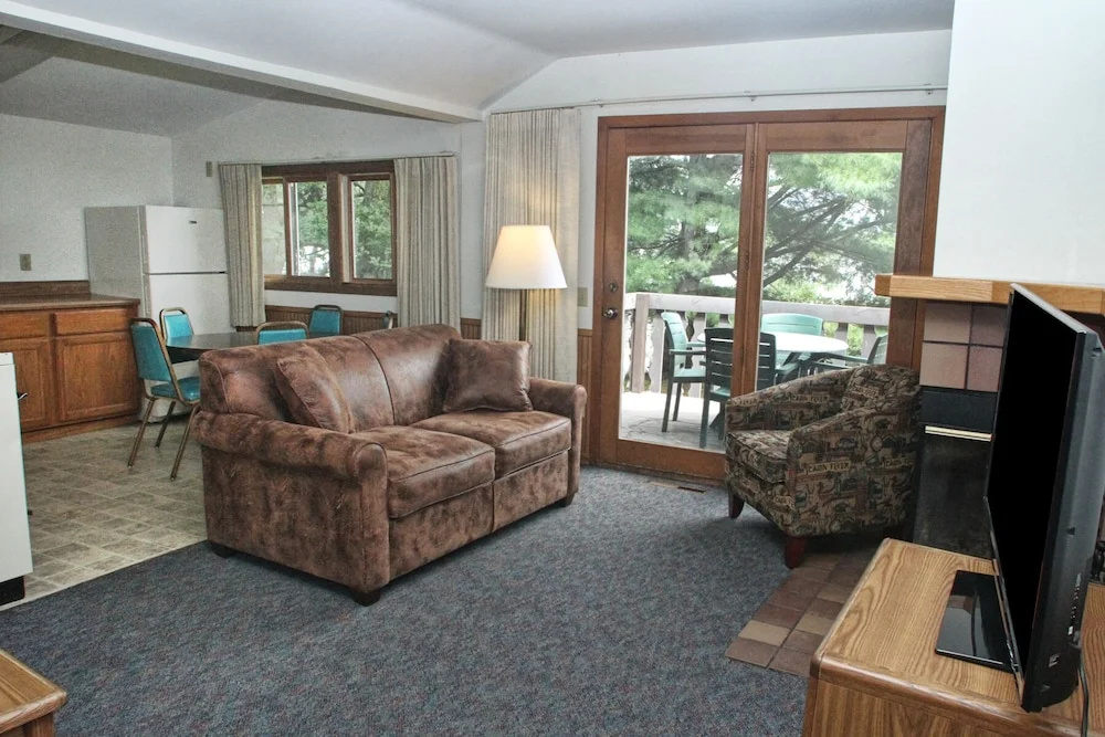 2 Bedrooms Standard room with lake view