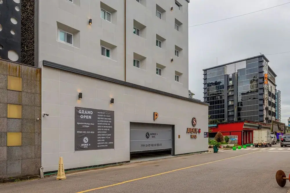 Avenue S Hotel