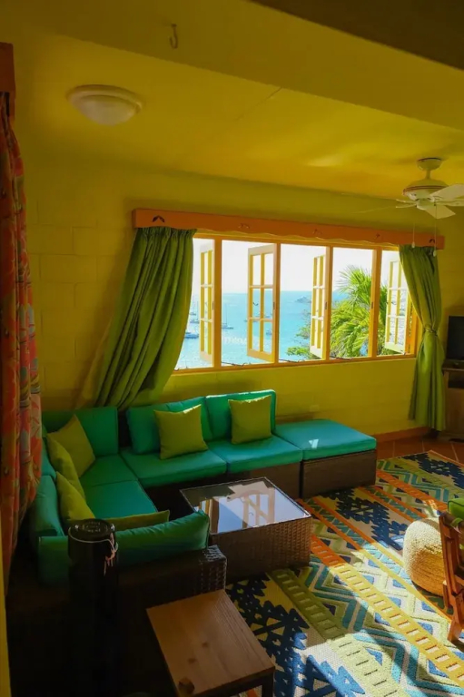 Turtle Point Bequia - 4 B R Villa w Staff — фото 4