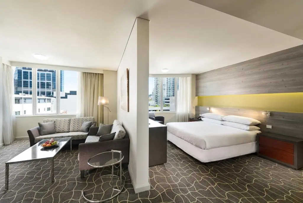Deluxe Double Suite with city view (full double bed)