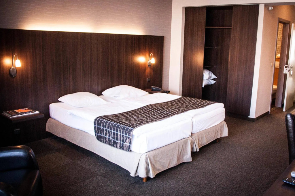 Carlton Hotel picture