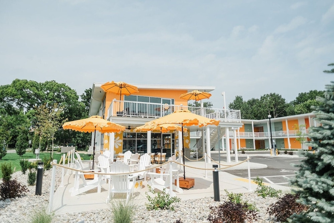 The Grove Motel