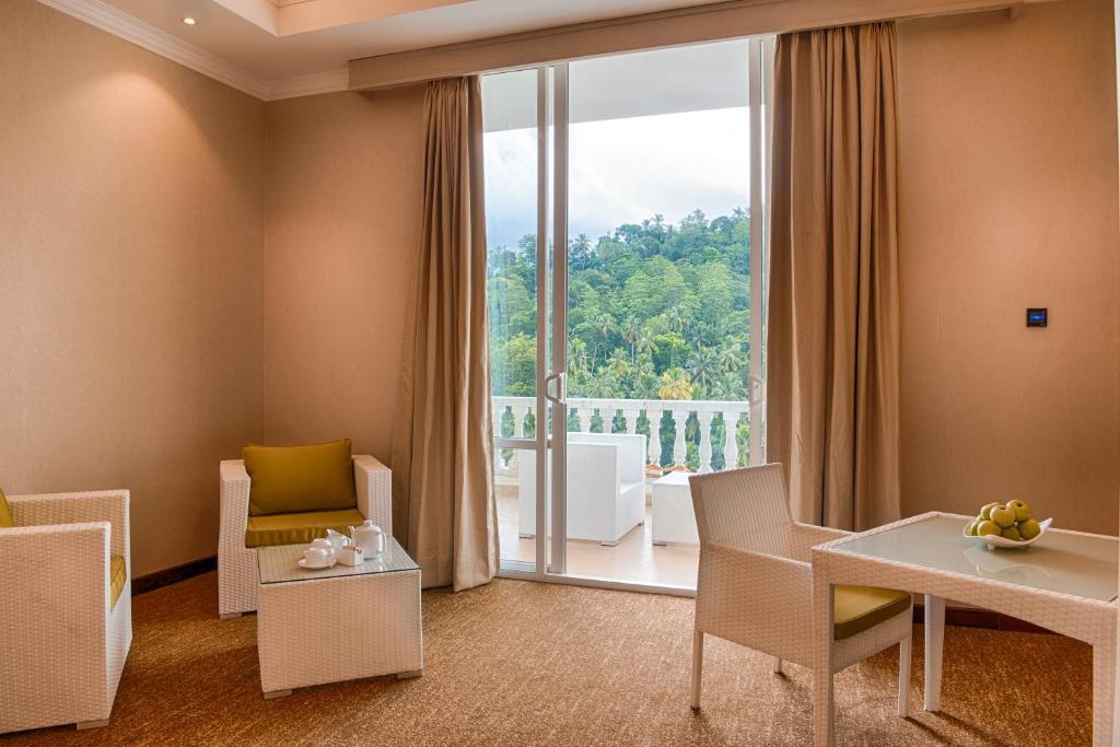 The Golden Crown Hotel