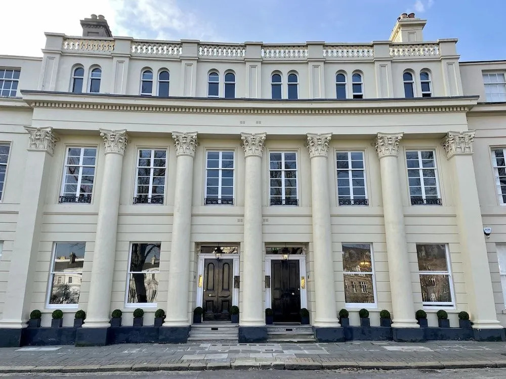 Regency House — фото