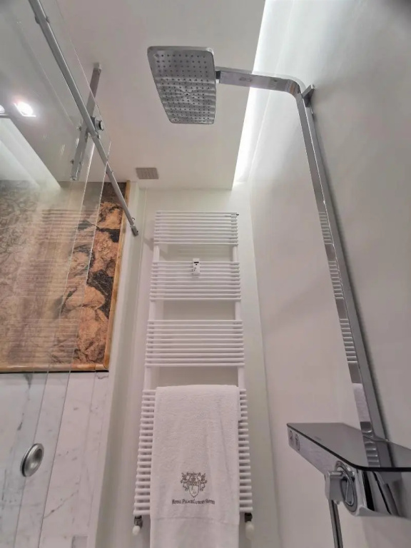 Royal Palace Luxury Suites & Hotel - 2