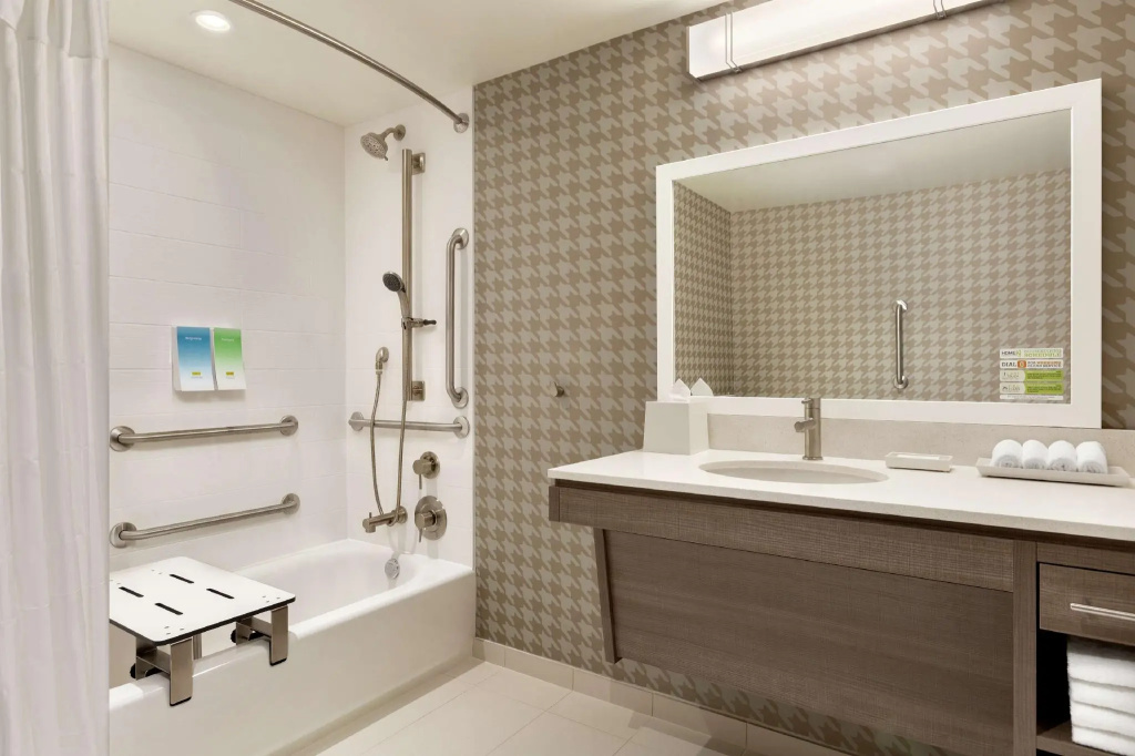 Home2 Suites by Hilton Chicago River North - Tap to explore photos