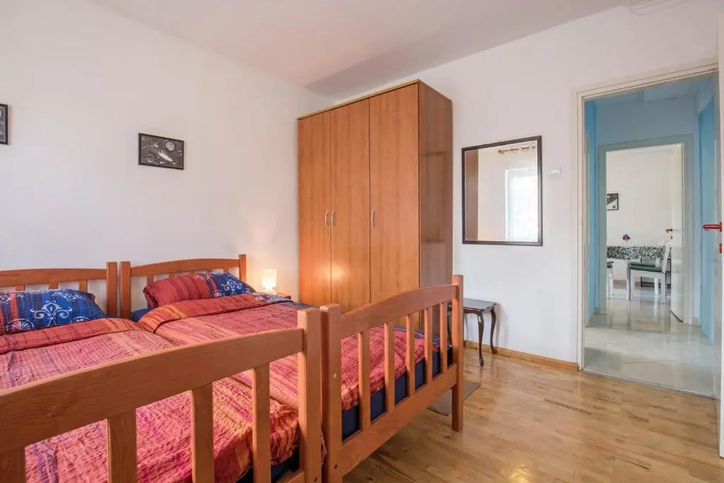 Apartment Pavlovic 228