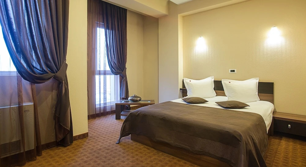 Четырёхместный номер Superior с видом на город 2 отдельные кровати в Inter Business Bucharest Hotel