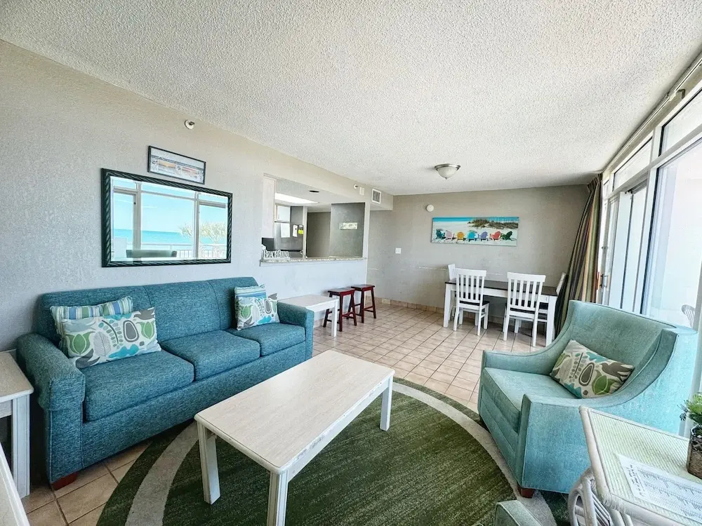 2 Bedrooms Classic room with balcony and oceanfront