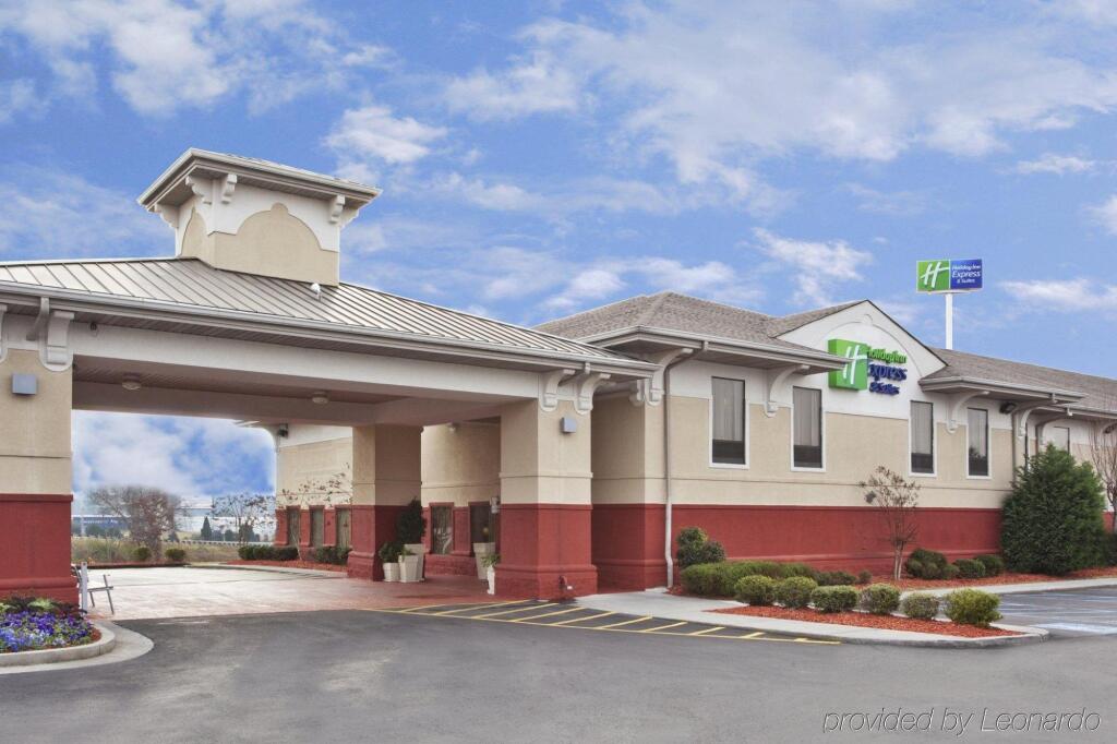Holiday Inn Express Calhoun South image