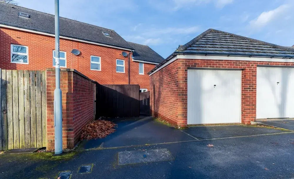 Stylish 3-bedroom House With Parking - Sleeps 6