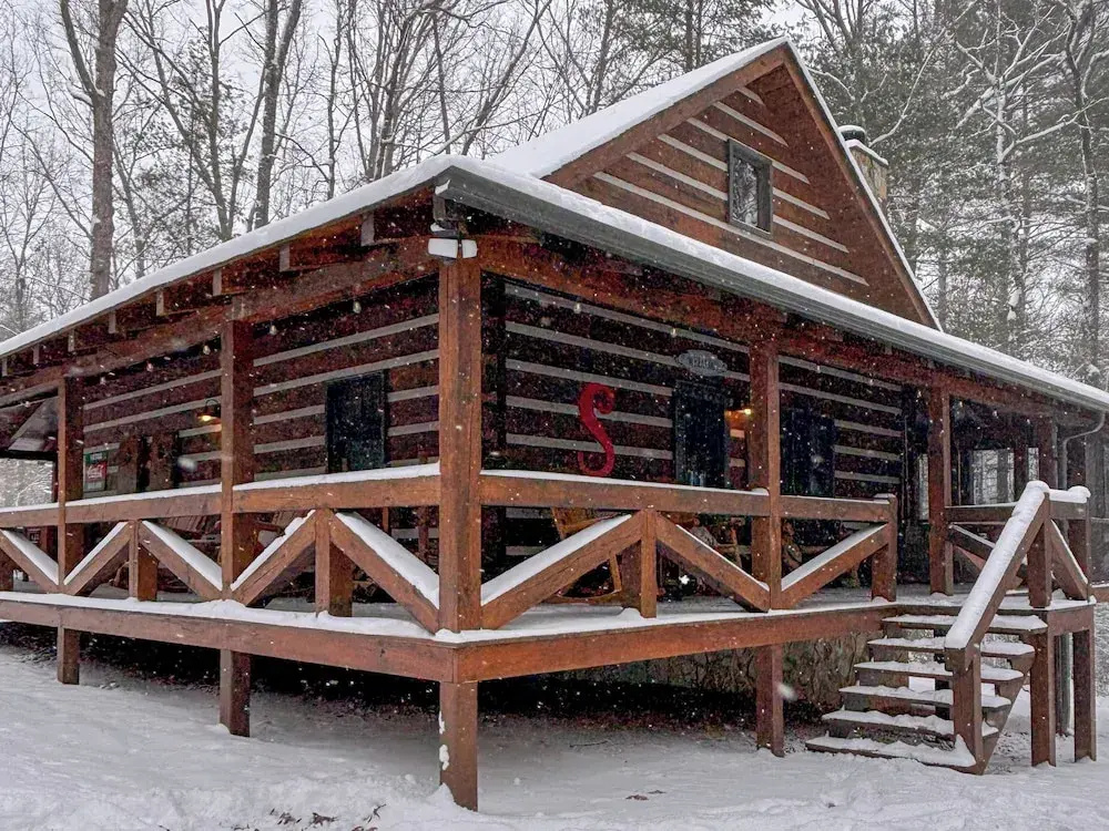 Hot Tub & Games: Ridgetop Cabin in Blue Ridge!