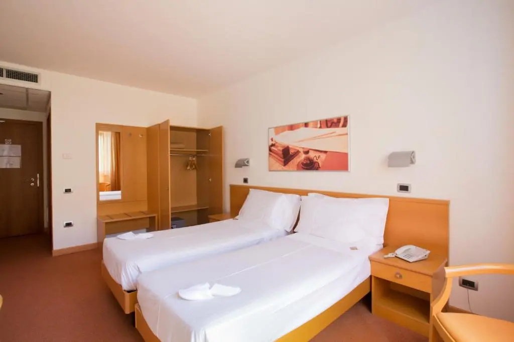 Double room (twin beds)