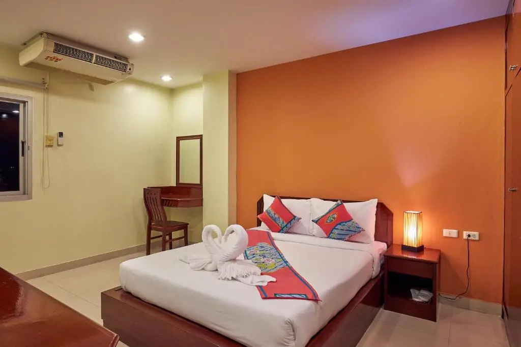 Deluxe Double Suite (full double bed)