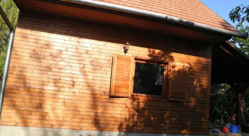 Strand közeli faház Balatonmáriafürd"o