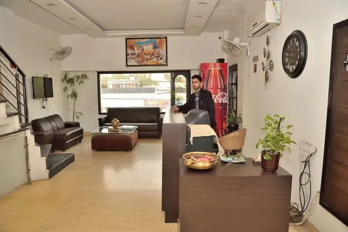 JK Rooms 129 RC Regency -Nr. Golden Temple.