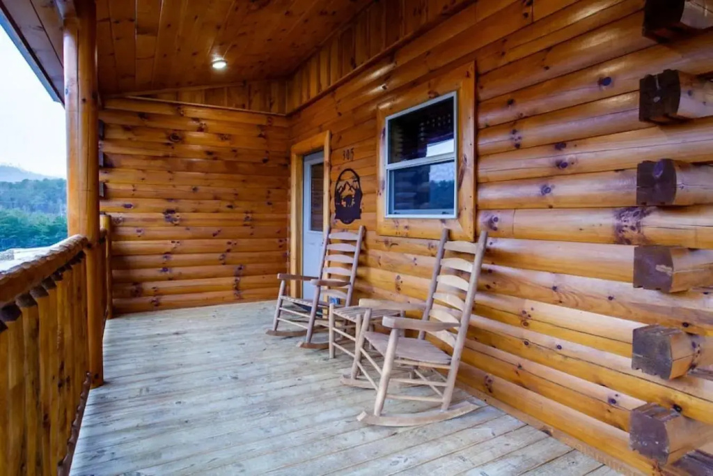 Swimming Bears Lodge Two Cabins with Pools and HotTubs